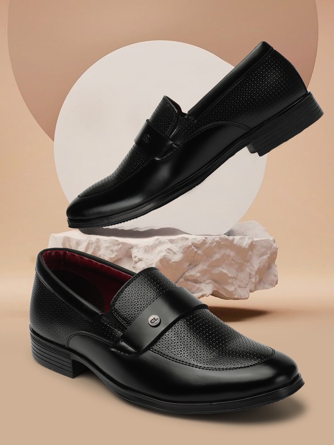 

Carlton London Men Lightweight Textured Comfort Insole Penny Loafers, Black