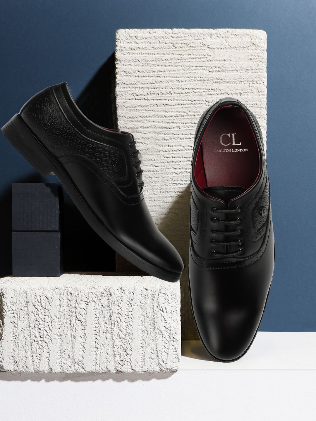 

Carlton London Men Textured Lightweight Comfort Insole Derbys, Black
