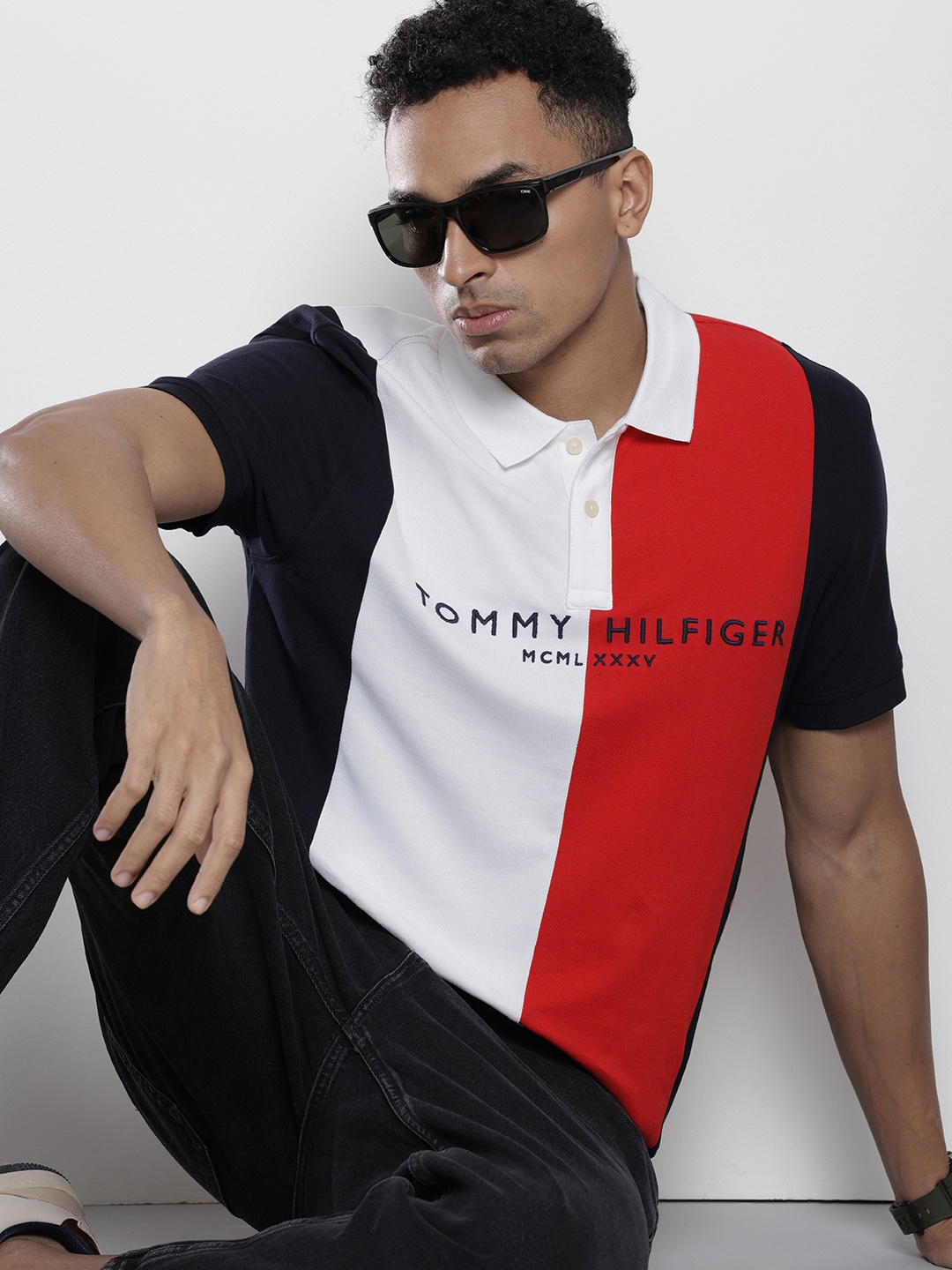 

Tommy Hilfiger Embroidered Brand Logo Detailing Colourblocked Polo Collar Casual T-shirt, Navy blue