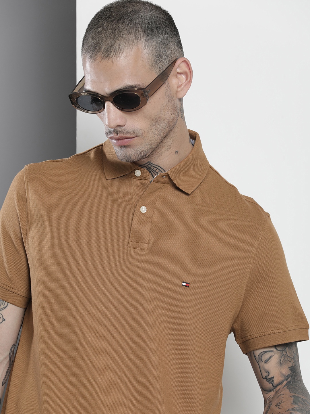 

Tommy Hilfiger Short Sleeves Solid Polo Collar T-shirt, Brown