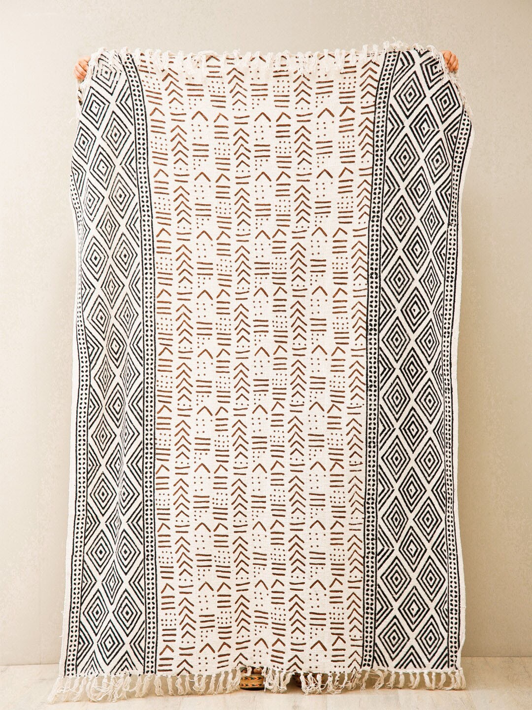 

Ariana Off White & Brown Printed Cotton Sofa Throws