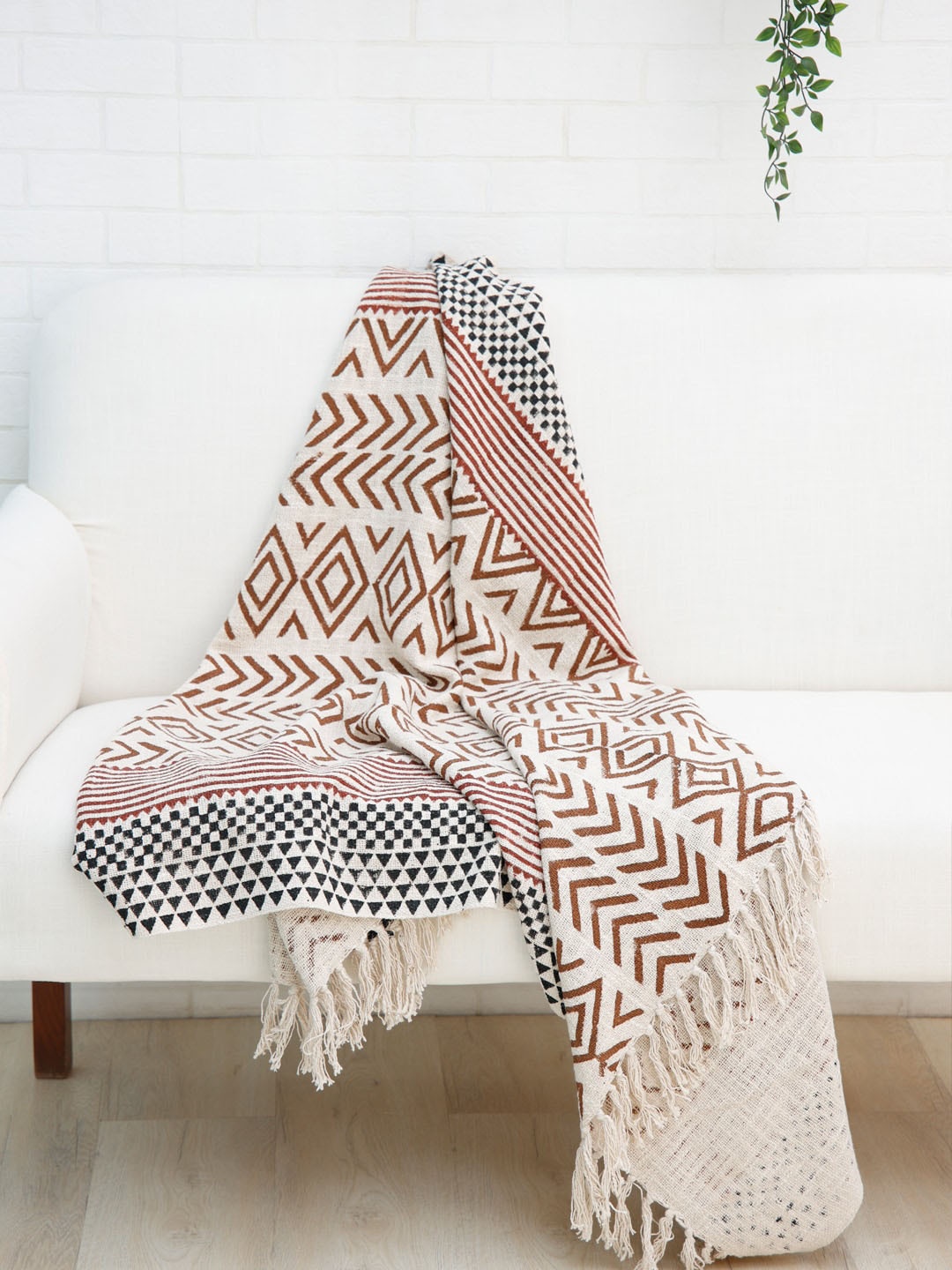 

Ariana White & Brown Printed Pure Cotton Sofa Throws