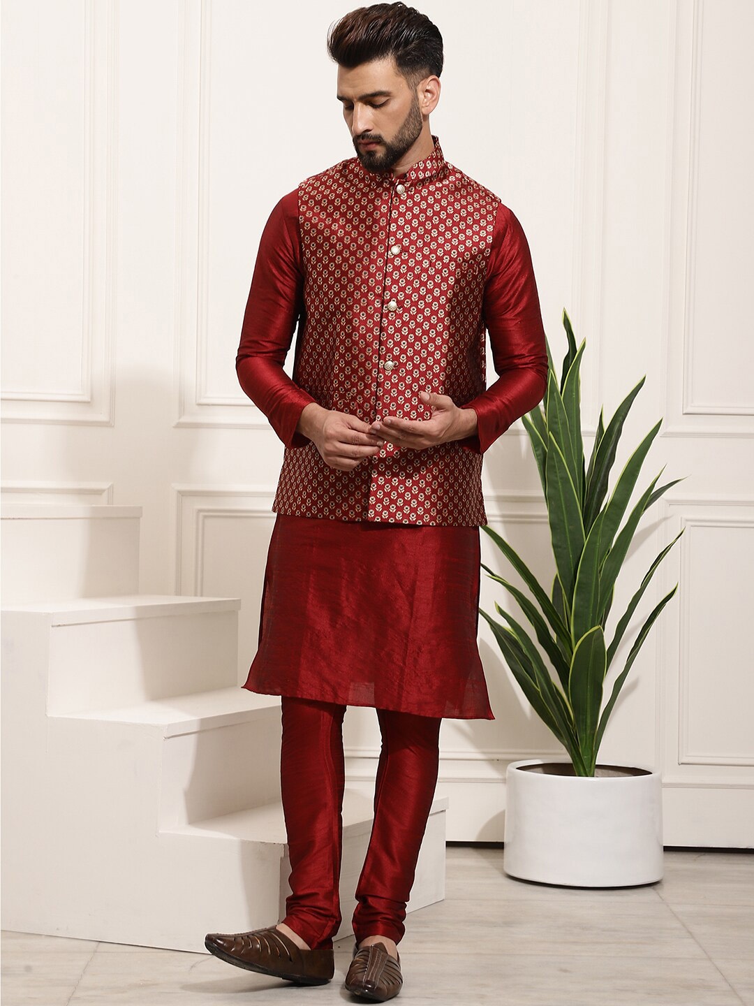 

SOJANYA Regular Kurta With Churidar & Nehru Jacket, Maroon