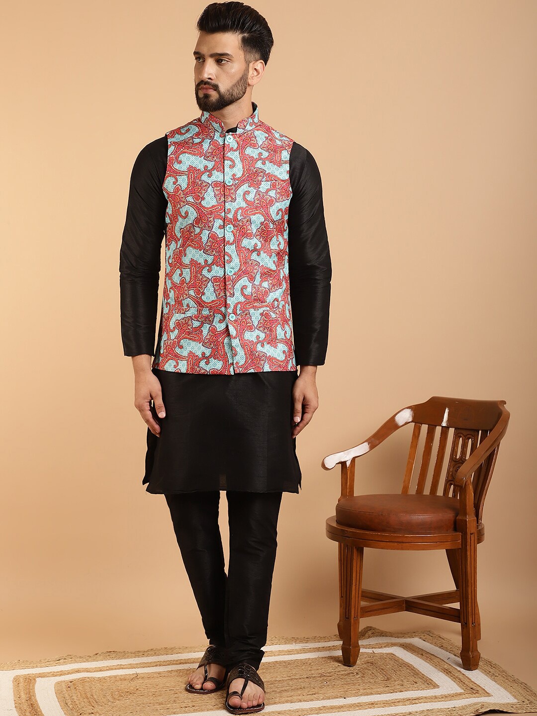 

SOJANYA Ethnic Motif Mandrain Collar Kurta With Churidar & Nehur Jacket, Black