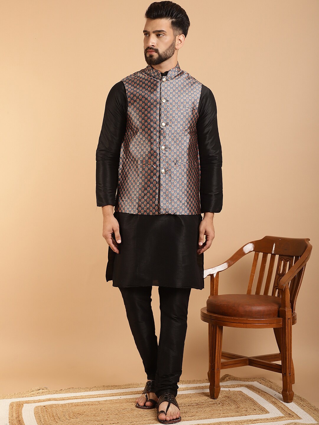 

SOJANYA Band Collar Kurta With Churidar & Embroidered Nehru Jacket, Black