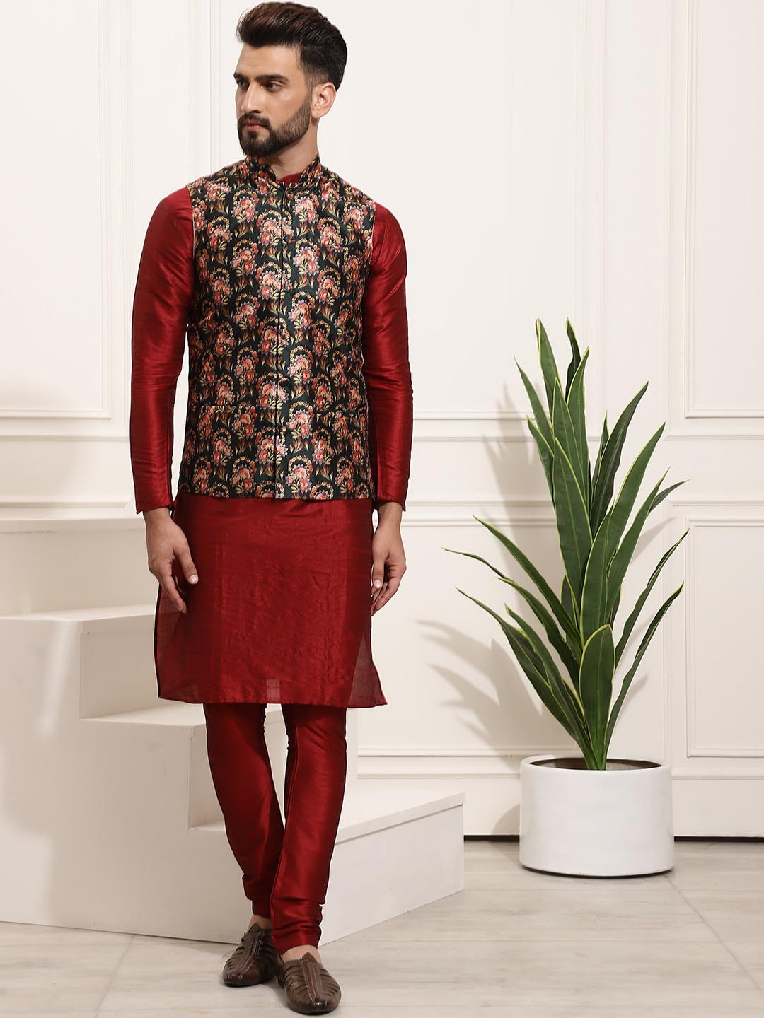 

SOJANYA Floral Print Mandrain Collar Kurta With Churidar & Nehur Jacket, Maroon
