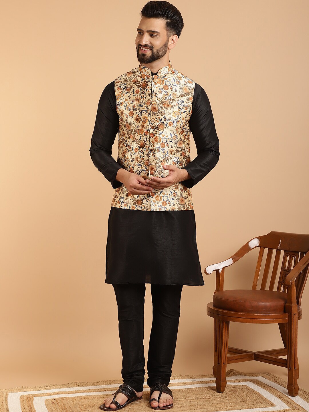 

SOJANYA Regular Kurta With Churidar & Nehru Jacket, Black