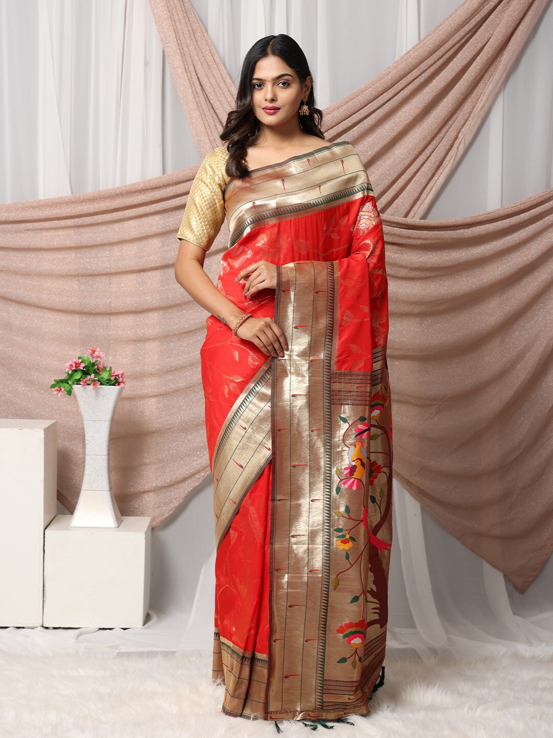 

VASTRANAND Woven Design Zari Paithani Saree, Red