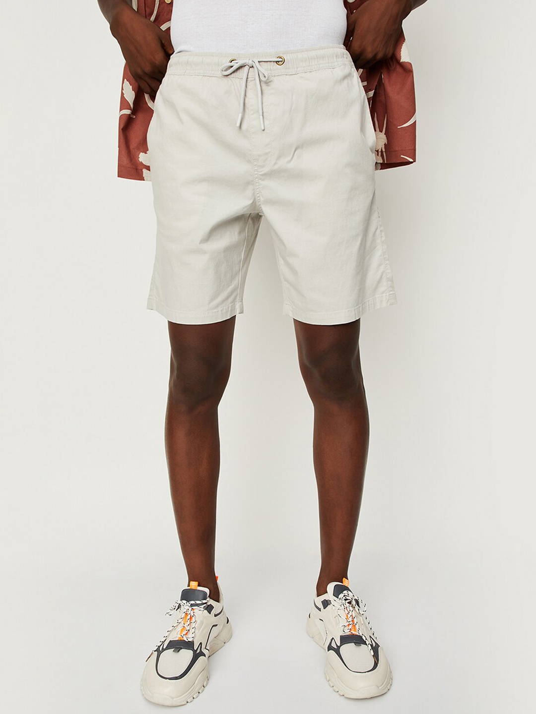 

max Men Mid-Rise Regular Shorts, Off white