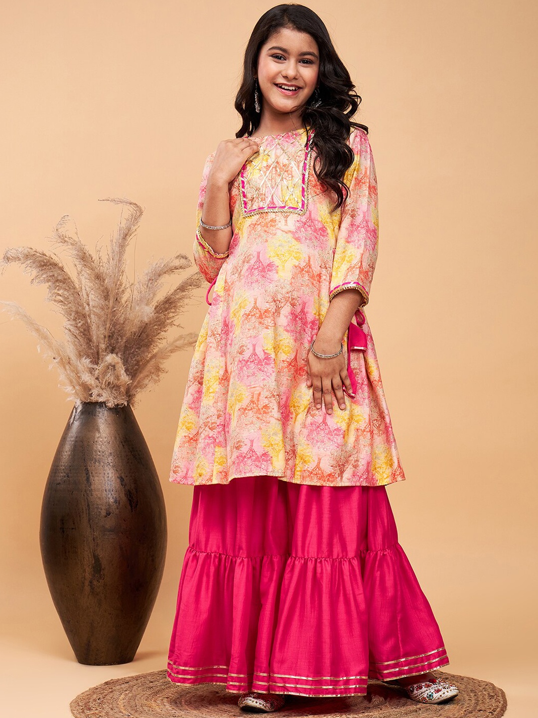 

Stylo Bug Girls Printed Regular Kurti With Sharara, Pink