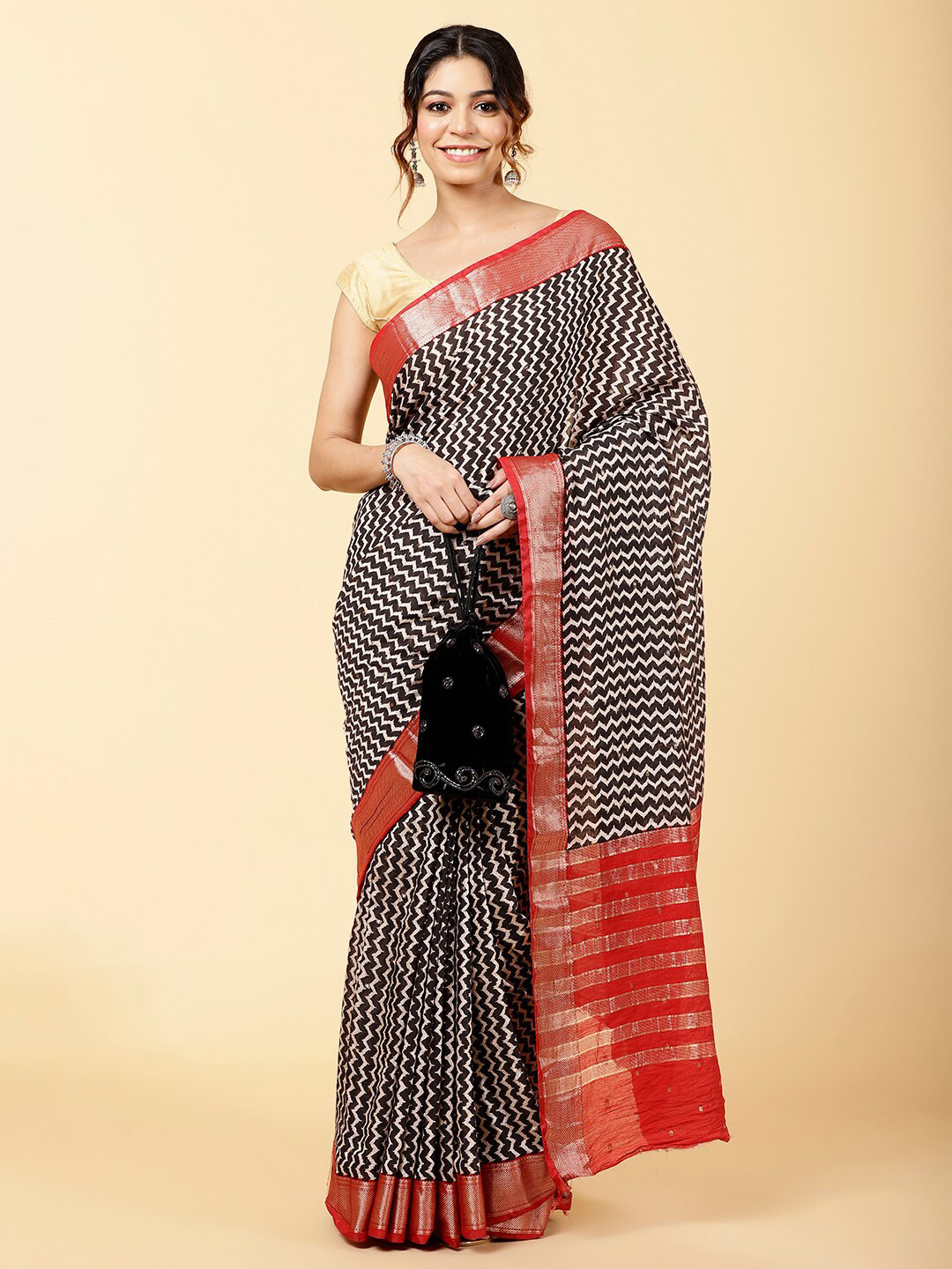 

Meena Bazaar Floral Printed Woven Design Zari Saree, Black