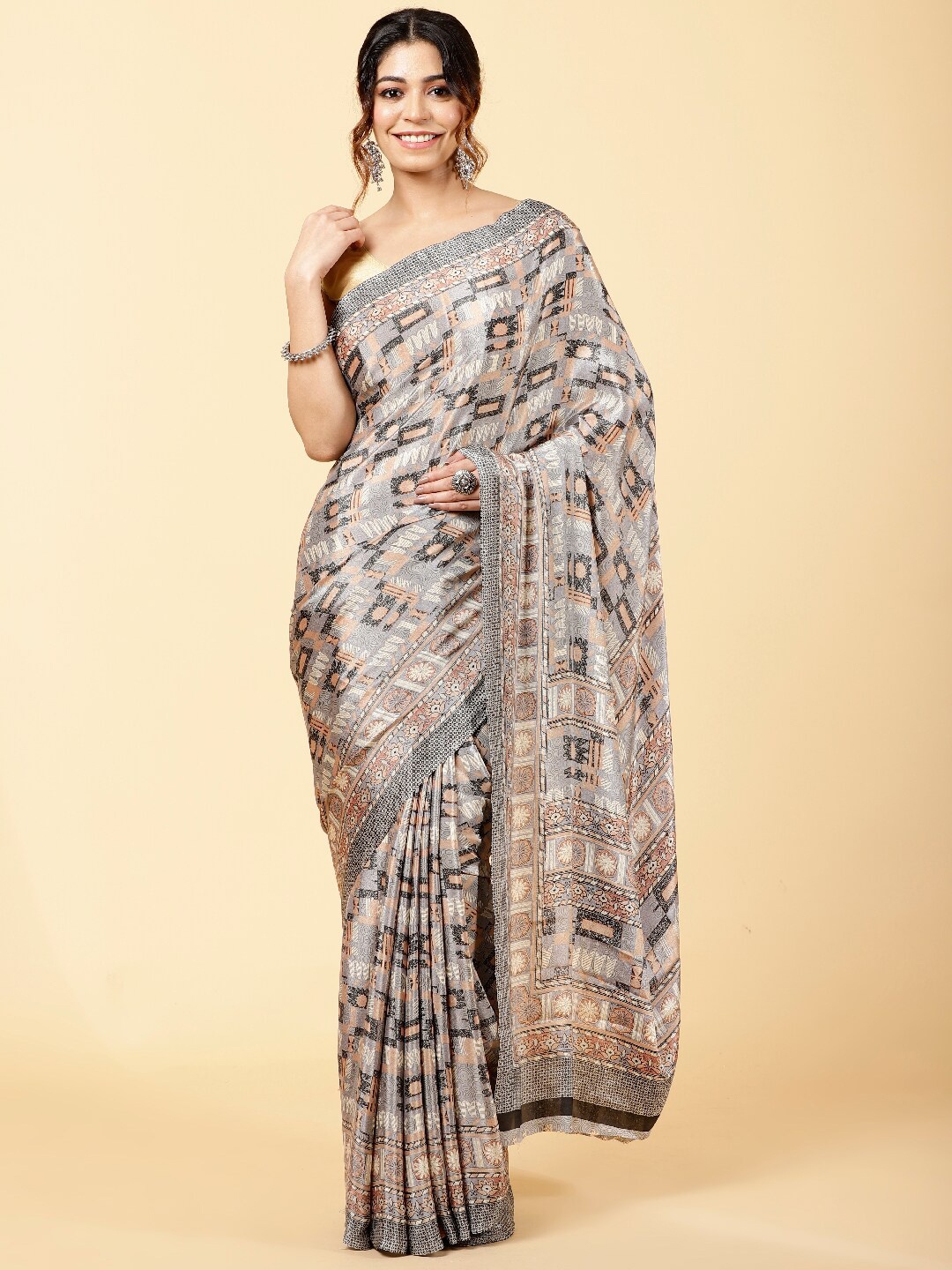 

Meena Bazaar Geometric Printed Saree With Blouse Piece, Grey