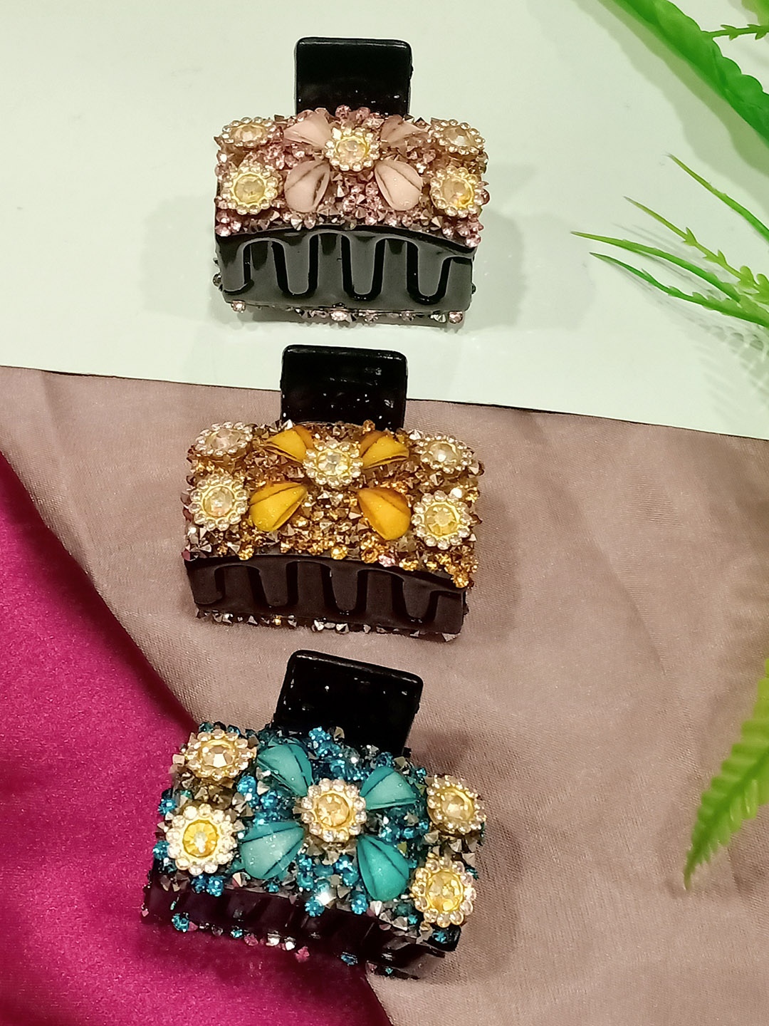 

FEMMIBELLA Set of 3 Embellished Claw Clip, Yellow