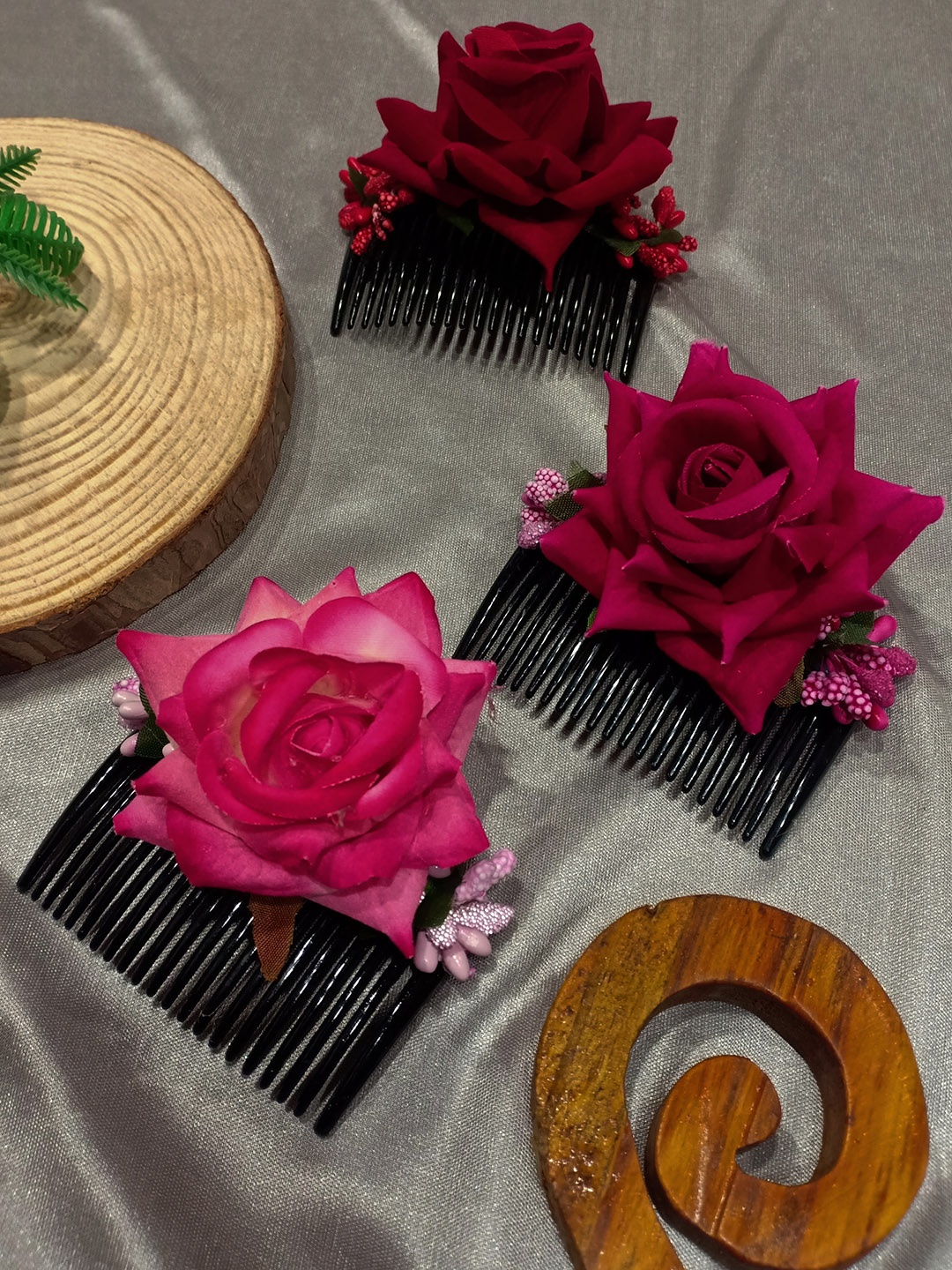 

FEMMIBELLA Set of 3 Embellished Comb Pin, Red