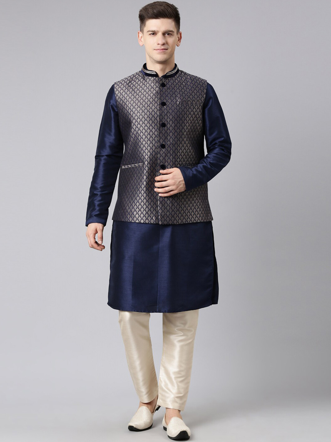 

TheEthnic Co Regular Kurta with Pyjamas, Navy blue