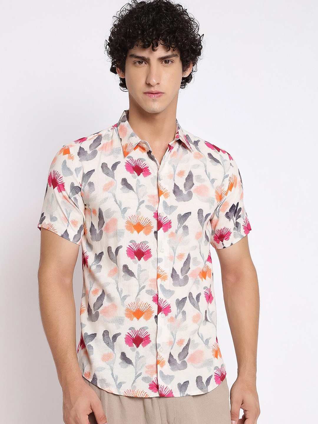 

Shurtz N Skurtz Relaxed Abstract Printed Spread Collar Regular Fit Cotton Casual Shirt, Off white