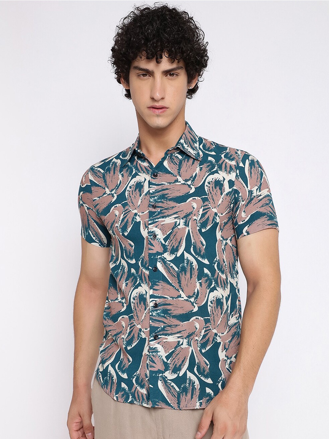 

Shurtz N Skurtz Abstract Printed Relaxed Fit Cotton Casual Shirt, Teal