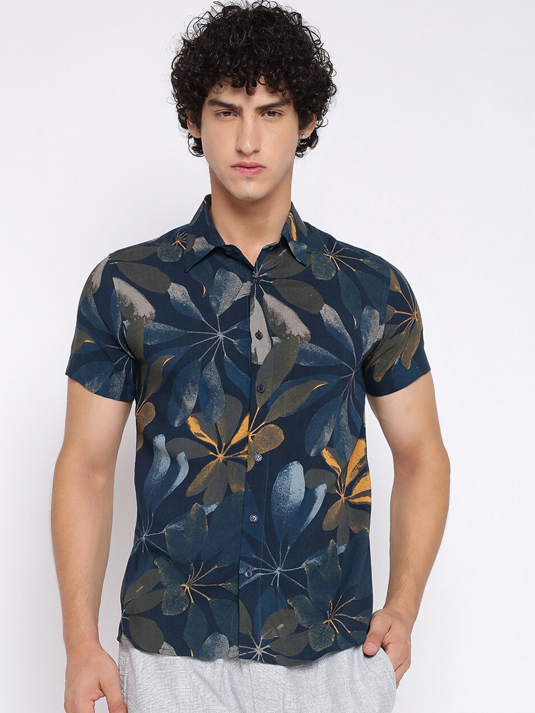 

Shurtz N Skurtz Relaxed Floral Printed Spread Collar Regular Fit Cotton Casual Shirt, Blue