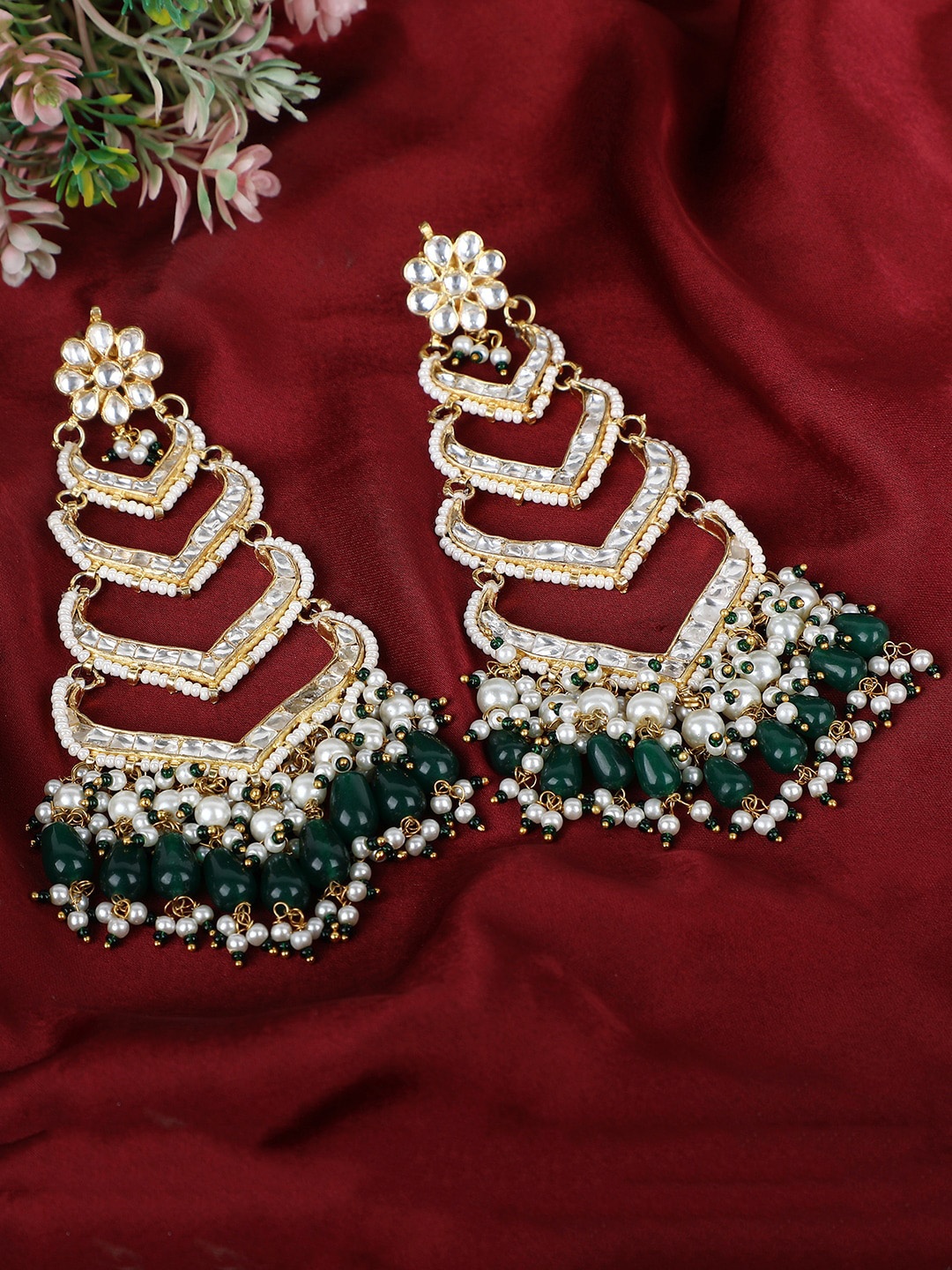 

AURAA TRENDS Gold-Plated Kundan Studded Chandbalis