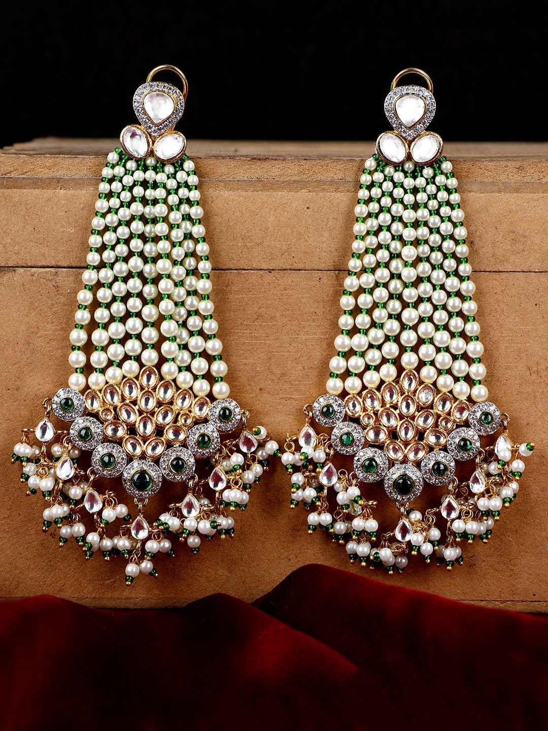 

AURAA TRENDS Gold-Plated Kundan Studded Chandbalis