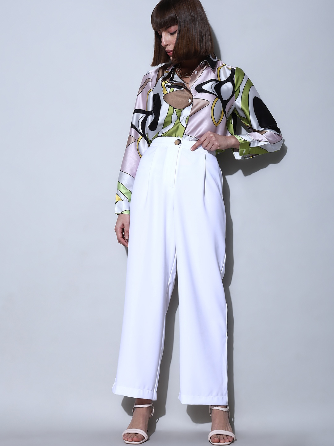 

Vero Moda Women Straight Fit High-Rise Parallel Trousers, White