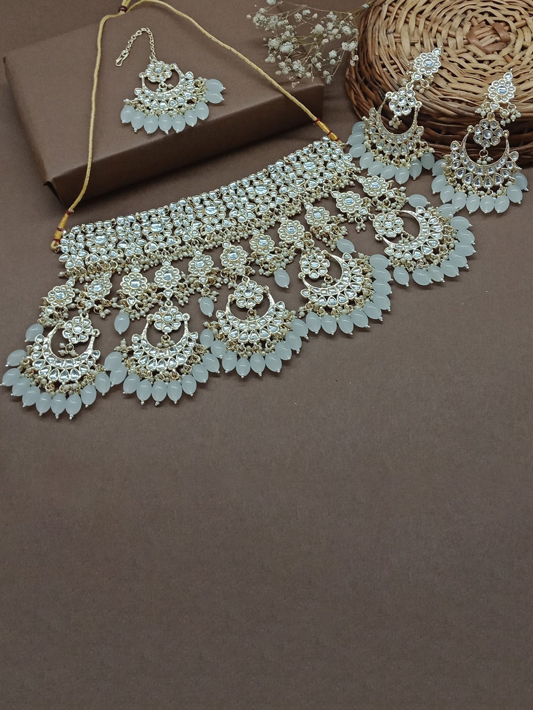 

AASHISH IMITATION Gold-Plated Kundan-Studded & Beaded Jewellery Set