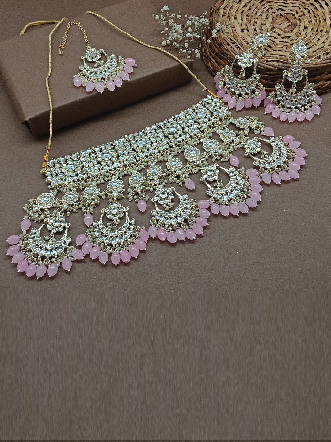 

AASHISH IMITATION Gold-Plated Kundan-Studded & Beaded Jewellery Set