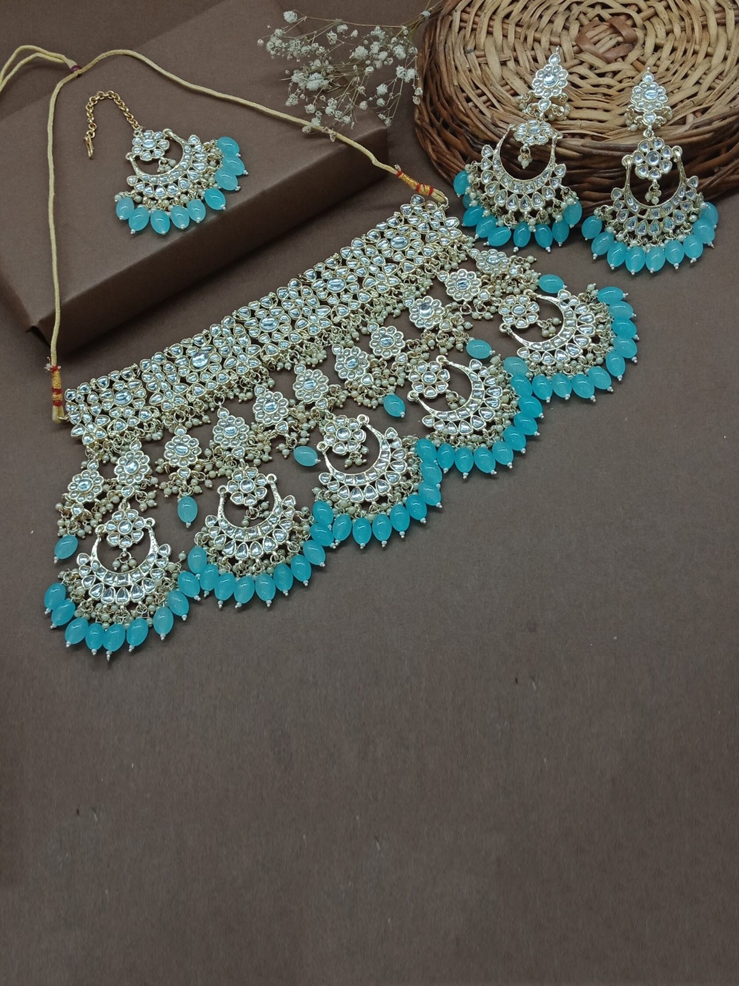 

AASHISH IMITATION Gold-Plated Kundan-Studded & Beaded Jewellery Set