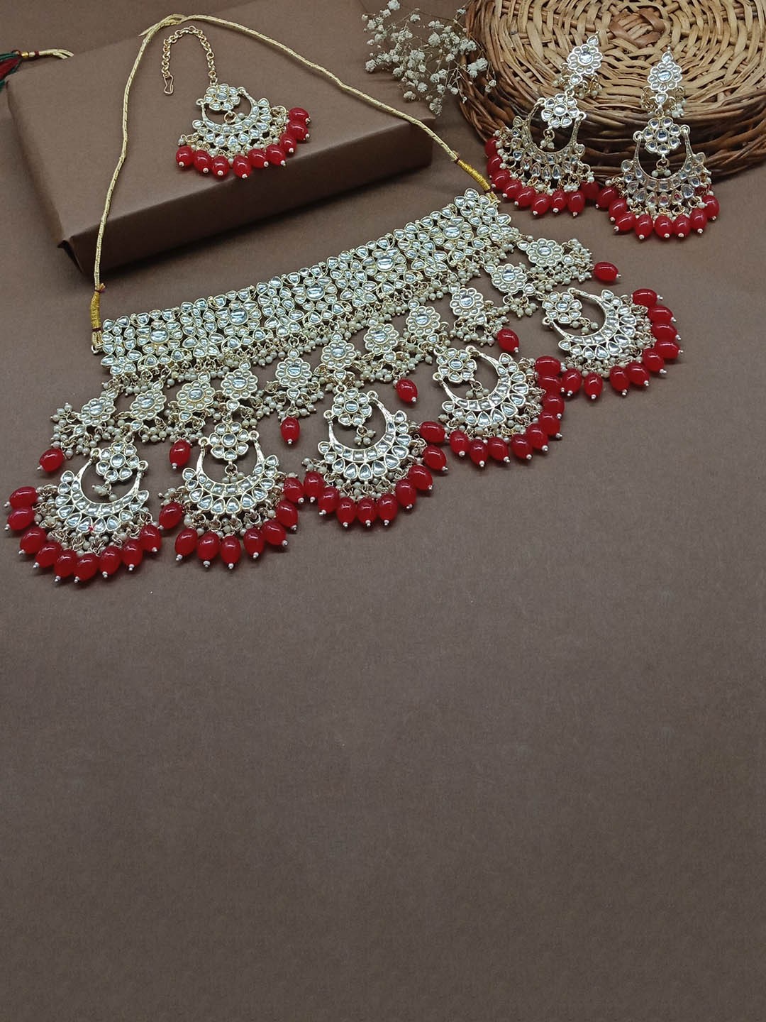 

AASHISH IMITATION Gold-Plated Kundan-Studded & Beaded Jewellery Set