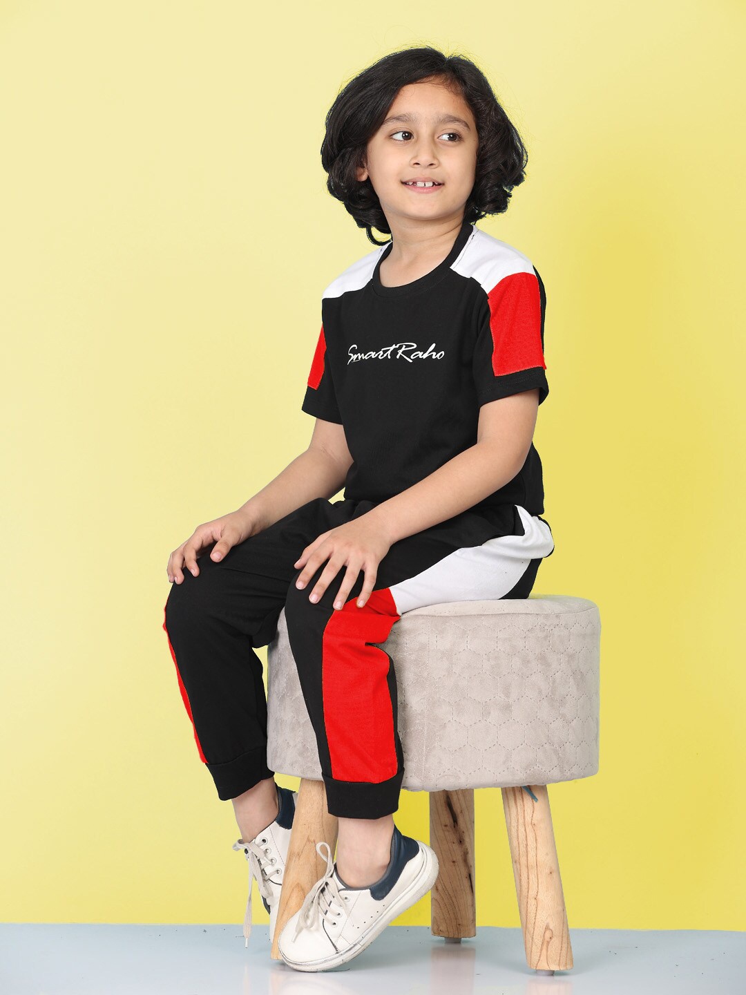 

BAESD Boys Colourblocked Pure Cotton T-shirt With Trousers, Black