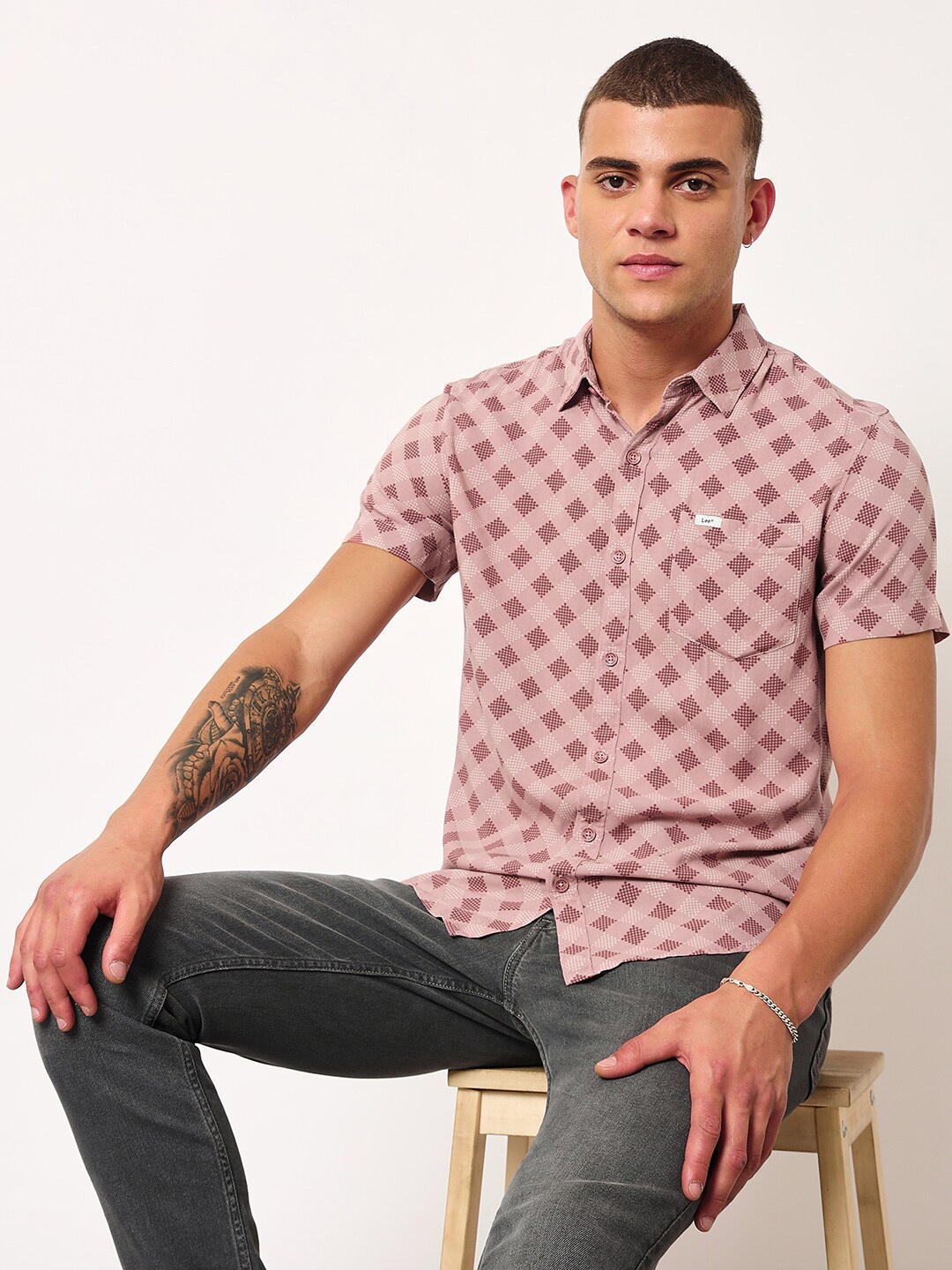 

Lee Geometric Printed Spread Collar Cotton Casual Slim Fit Shirt, Peach