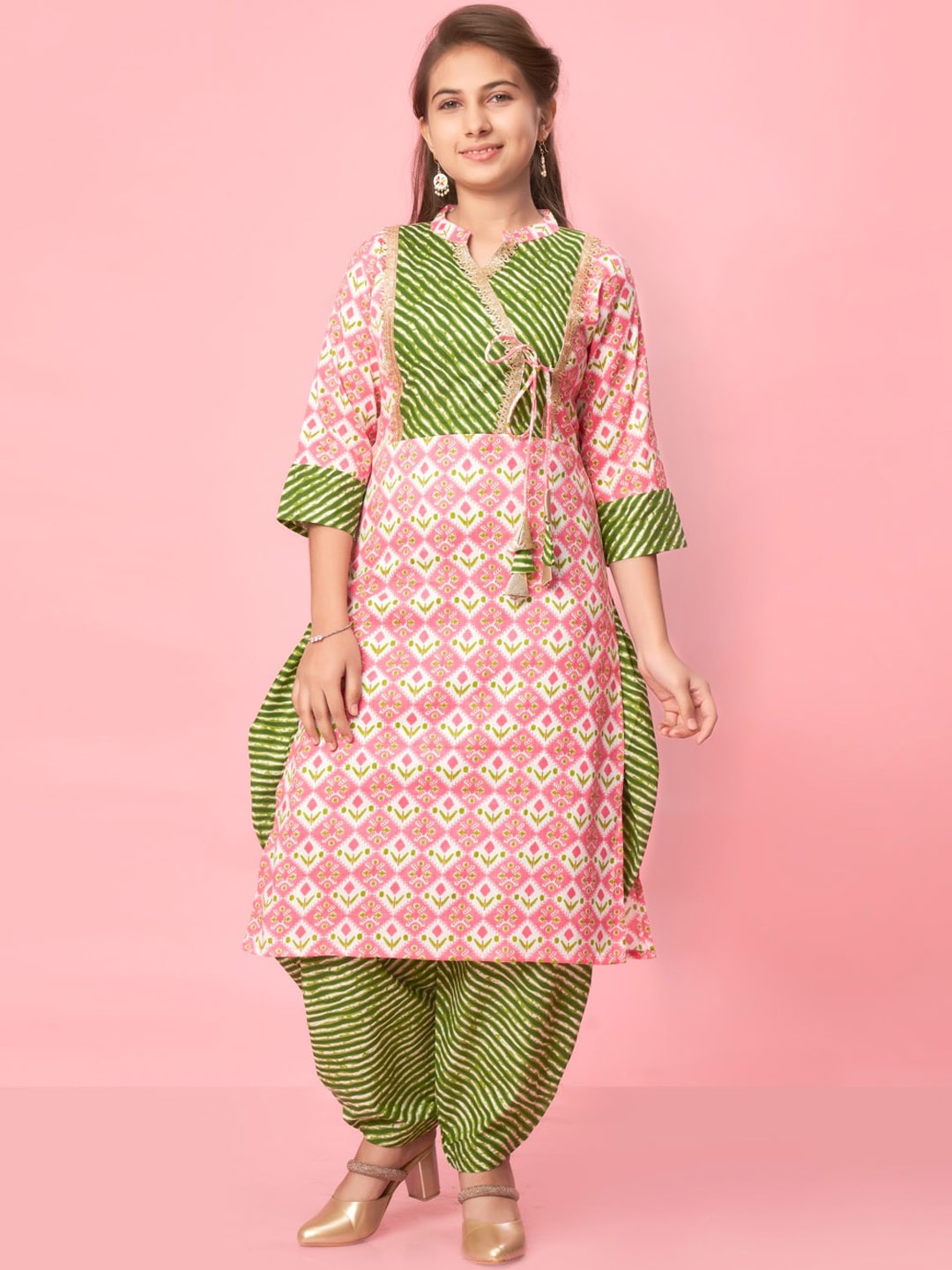 

BAESD Girls Ethnic Motifs Printed Mandarin Collar Gotta Patti Pure Cotton Kurta Set, Pink