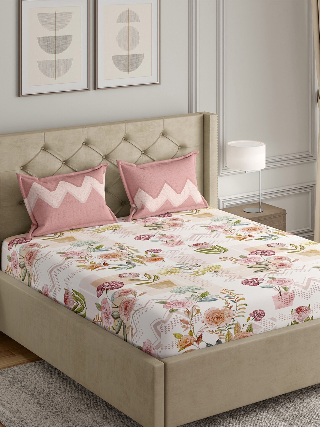 

GM Pink & Peach-Coloured Printed Cotton 144 TC King Bedsheet with 2 Pillow Covers
