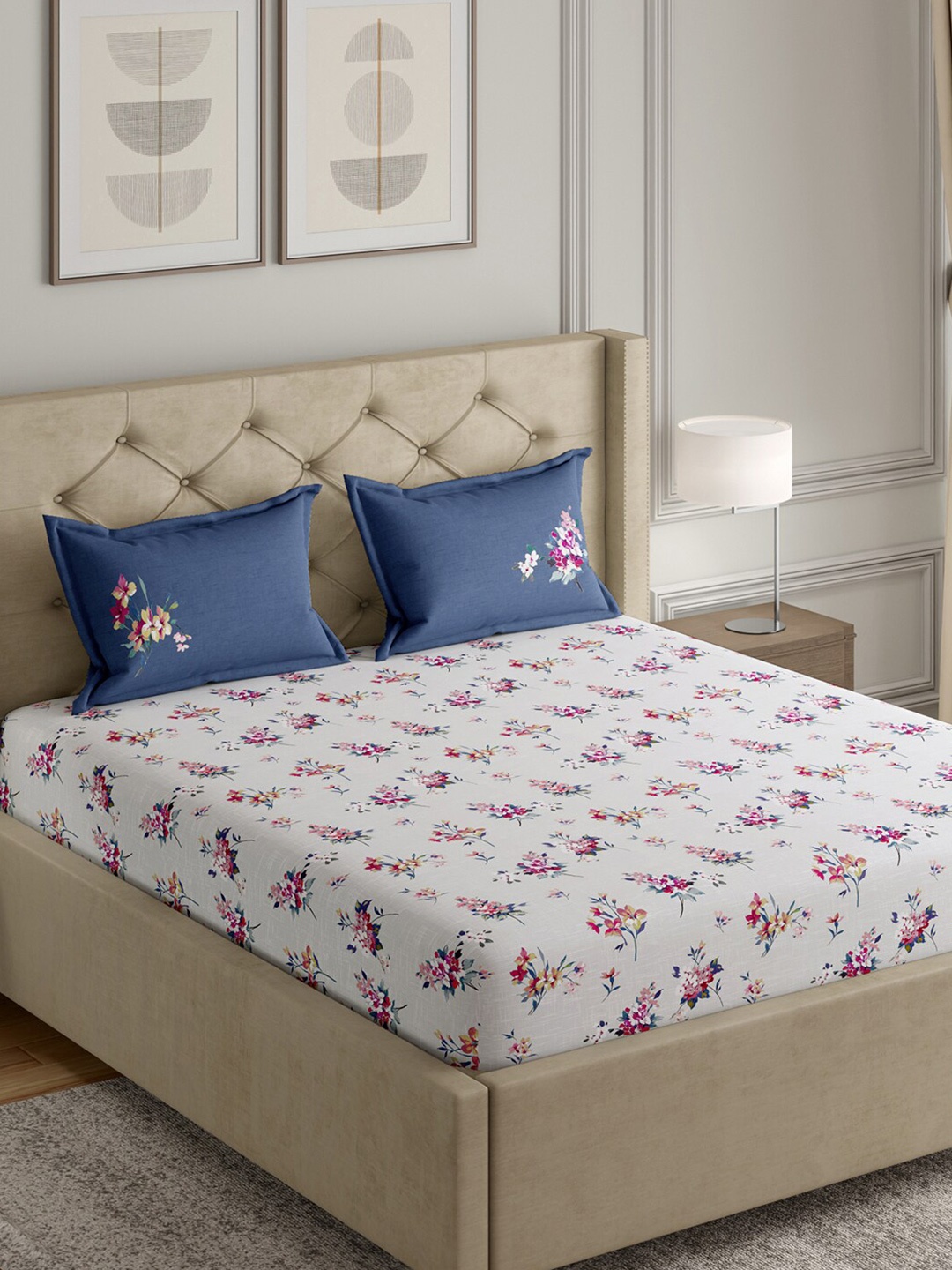 

GM Blue & White Printed Cotton 144 TC Queen Bedsheet with 2 Pillow Covers