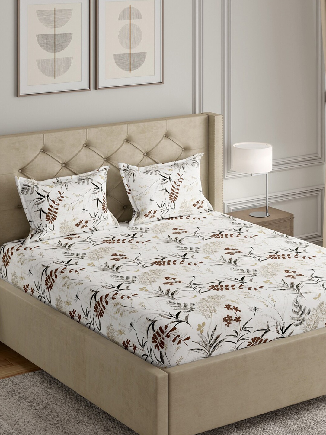

GM Grey & White Printed Cotton 140 TC Queen Bedsheet with 2 Pillow Covers