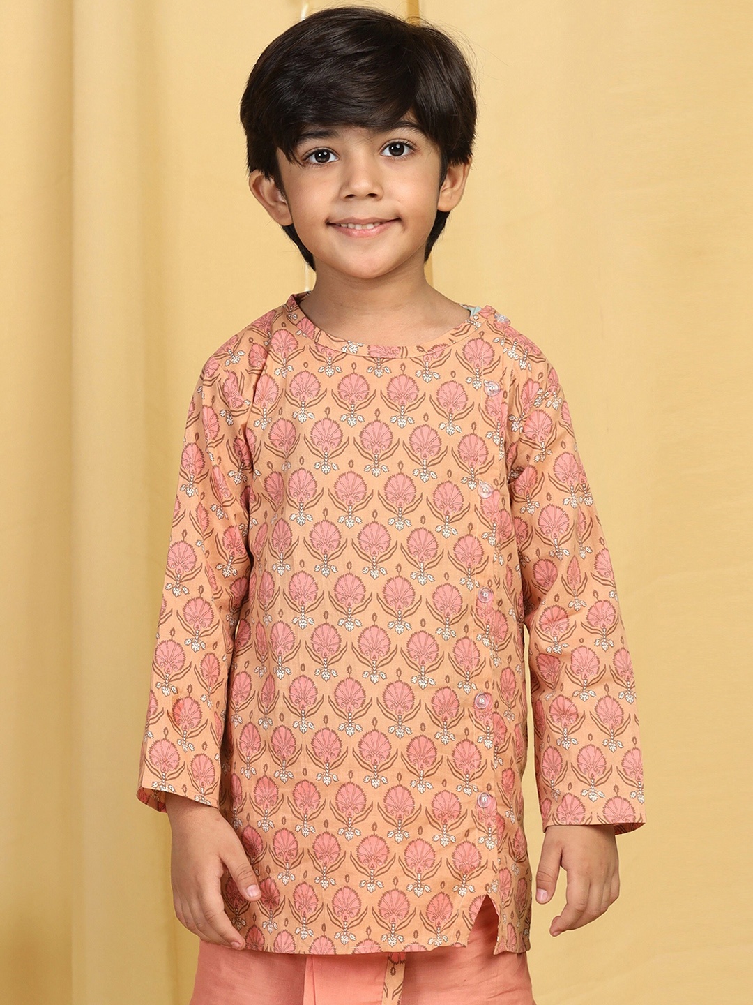 

Aj DEZInES Boys Ethnic Motifs Printed Kurta, Peach
