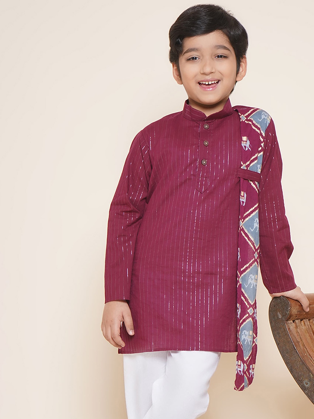 

Aj DEZInES Boys Striped Mandarin Collar Kurta, Maroon