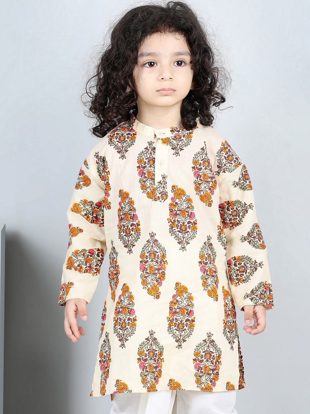

Aj DEZInES Boys Ethnic Motifs Printed Band Collar Pure Cotton Kurta, Cream