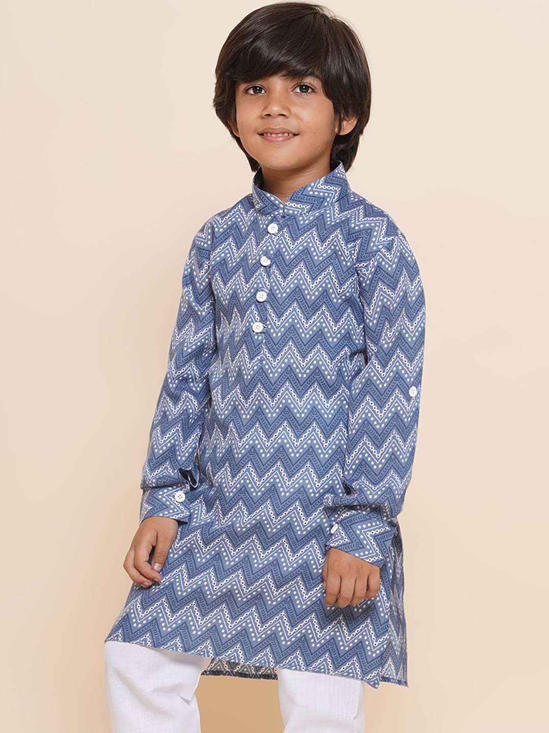 

Aj DEZInES Boys Chevron Printed Mandarin Collar Roll-Up Sleeves Pure Cotton Kurta, Blue