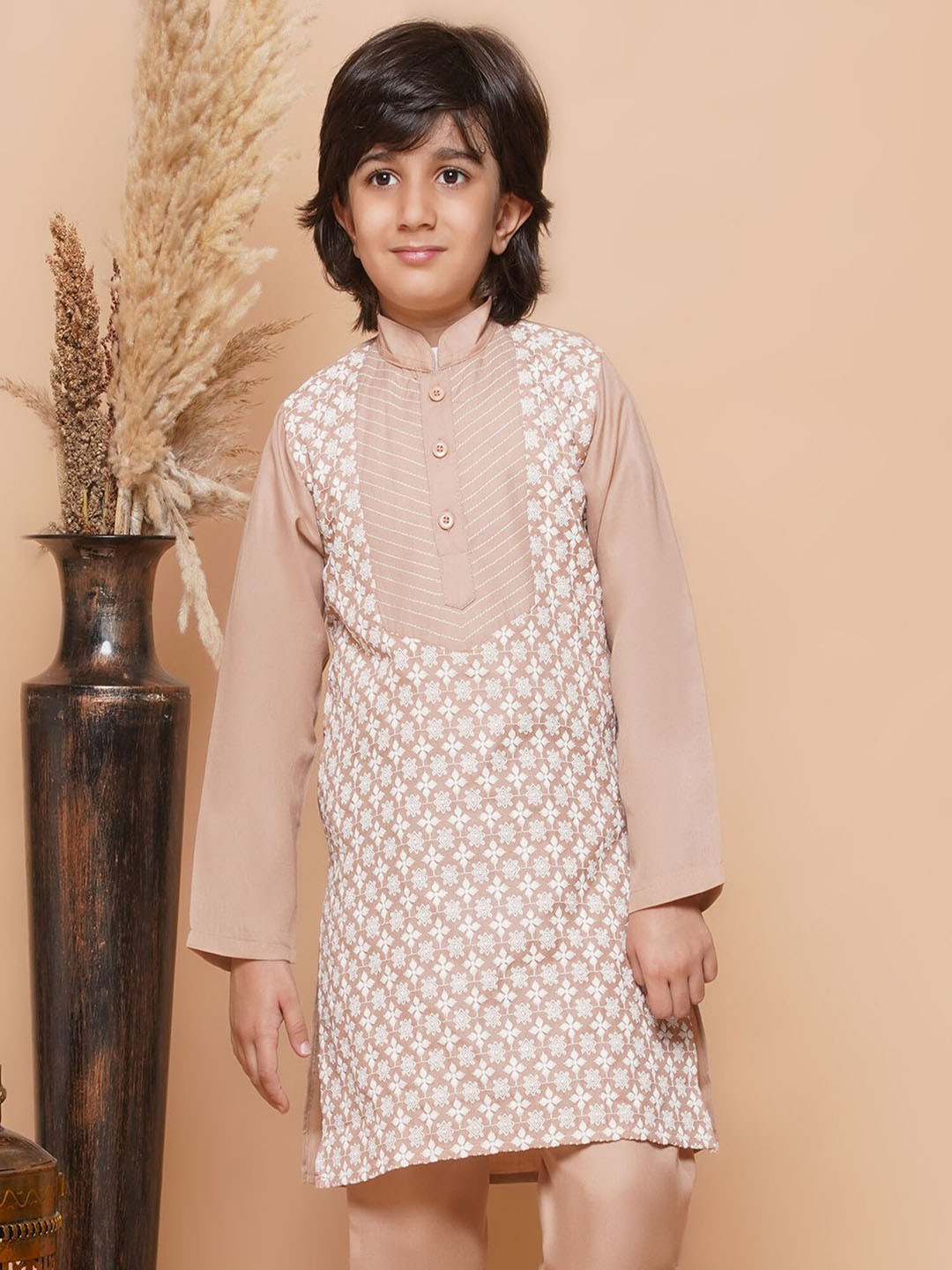 

Aj DEZInES Boys Ethnic Motifs Mandarin Collar Thread Work Detail Pure Cotton Kurta, Peach