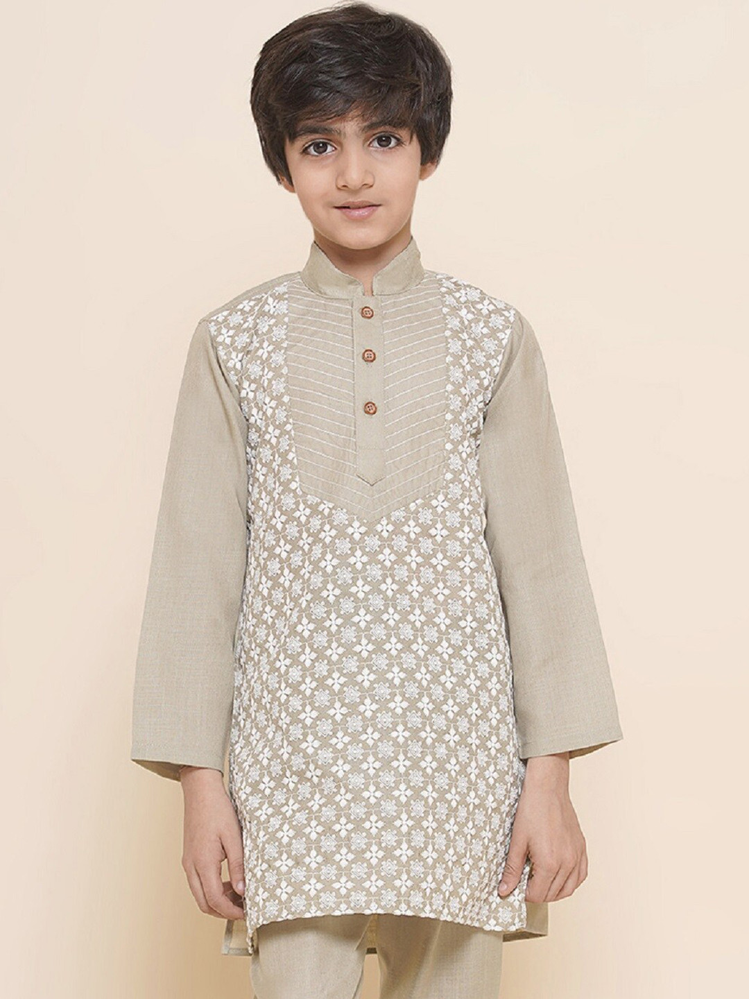 

Aj DEZInES Boys Ethnic Motifs Mandarin Collar Thread Work Detail Pure Cotton Kurta, Beige
