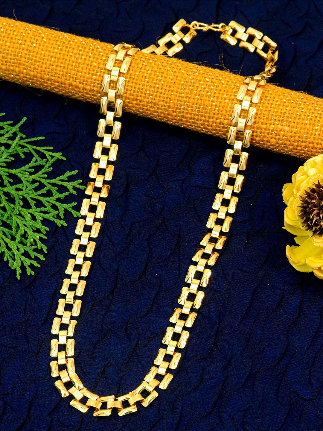 

Ramdev Art Fashion Jwellery Gold-Plated Minimal Brass Chain