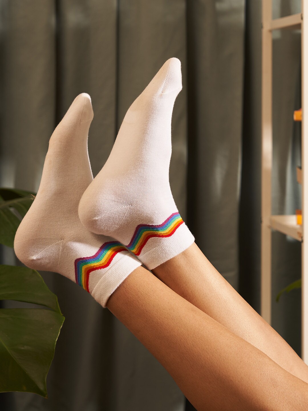 

DAMENSCH Men Aloe-Soft Pride Anti Odour Aloe Infused Premium Non-Terry Socks, White