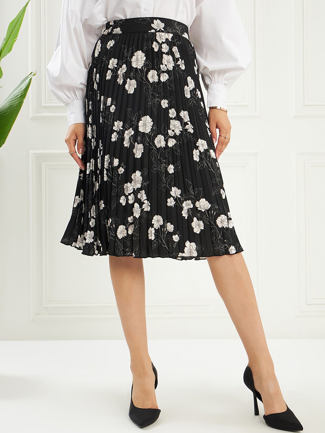 

KASSUALLY Floral Printed Pleated A-line Skirt, Black