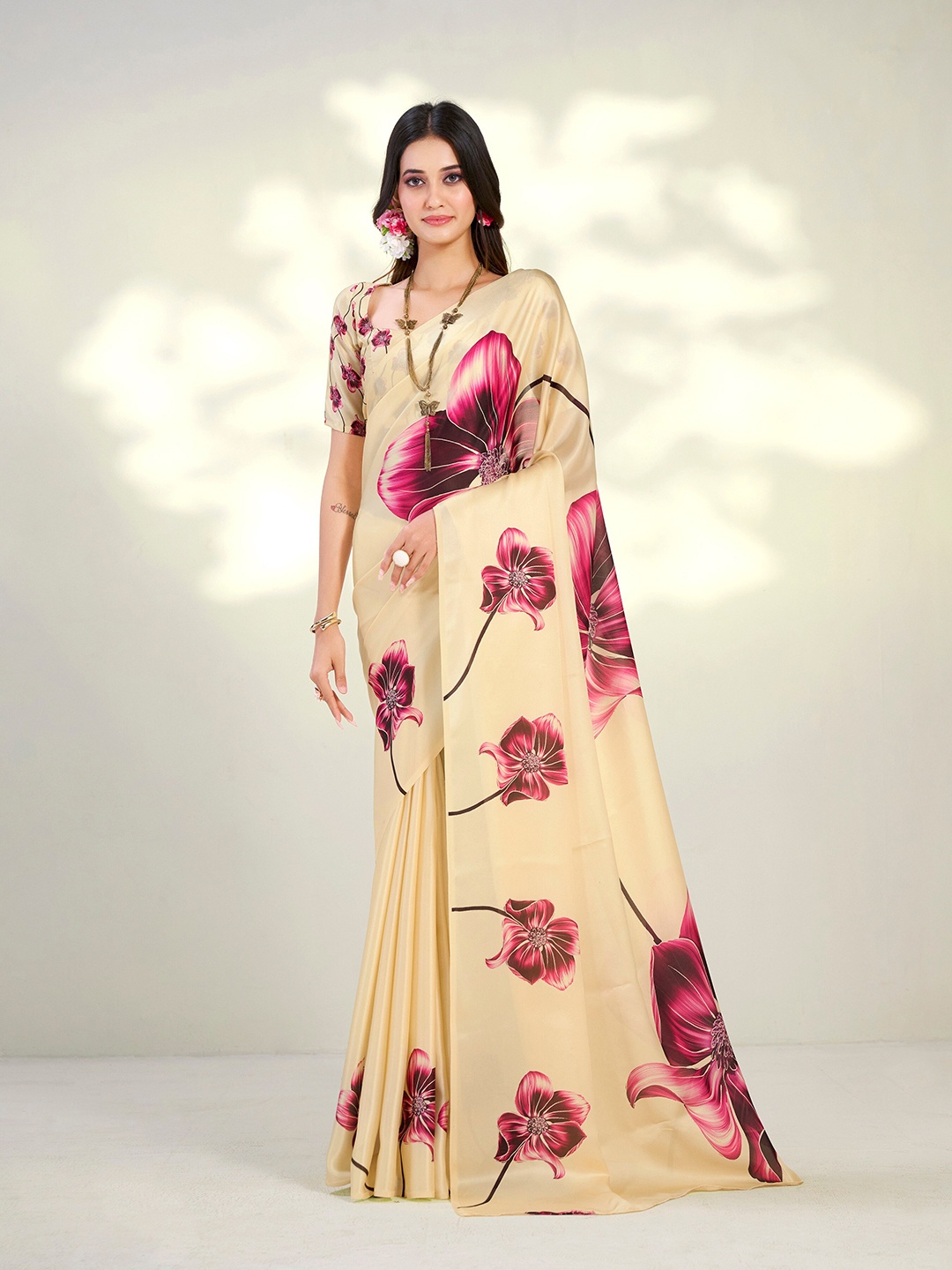 

Dori Floral Printed Pure Crepe Saree, Beige