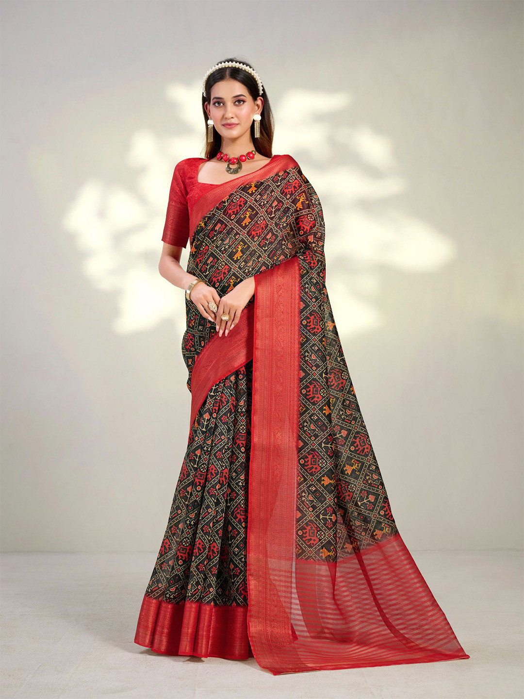 

Dori Ethnic Motifs Printed Zari Saree, Black