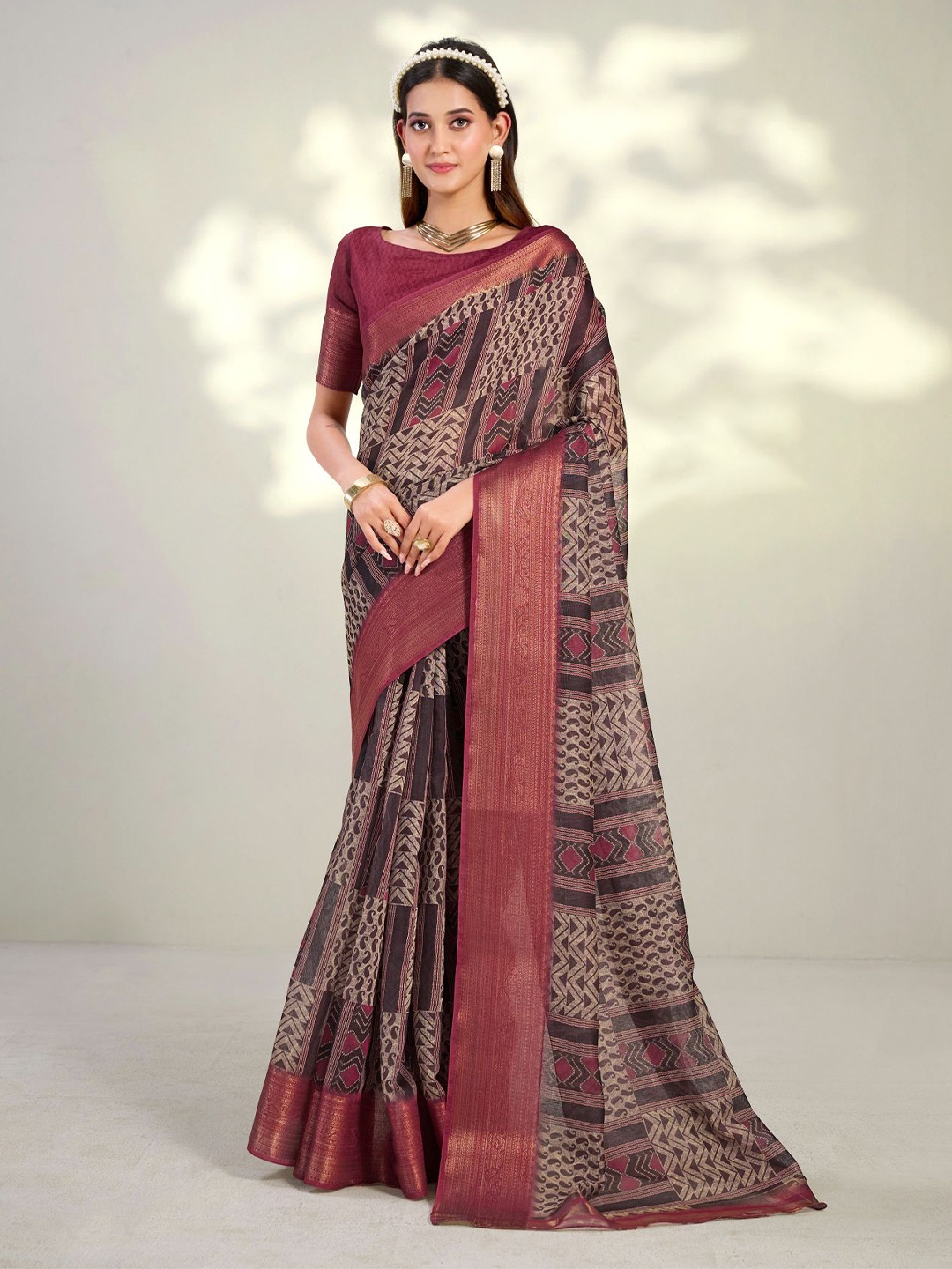 

Dori Ethnic Motifs Printed Zari Detailed Saree, Beige