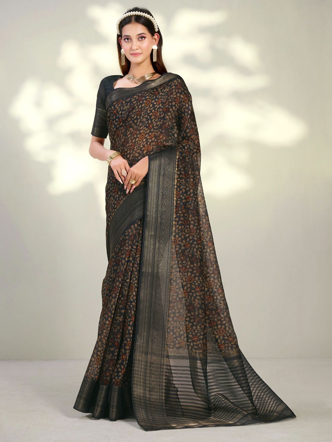

Dori Floral Printed Zari Detailed Saree, Black