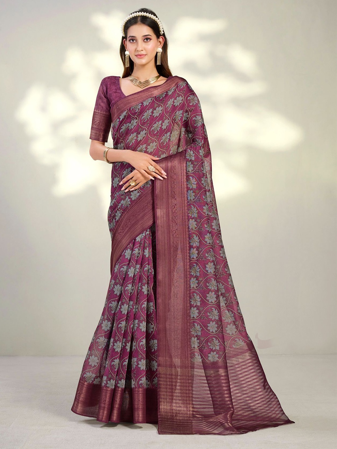 

Dori Floral Printed Zari Detailed Saree, Maroon