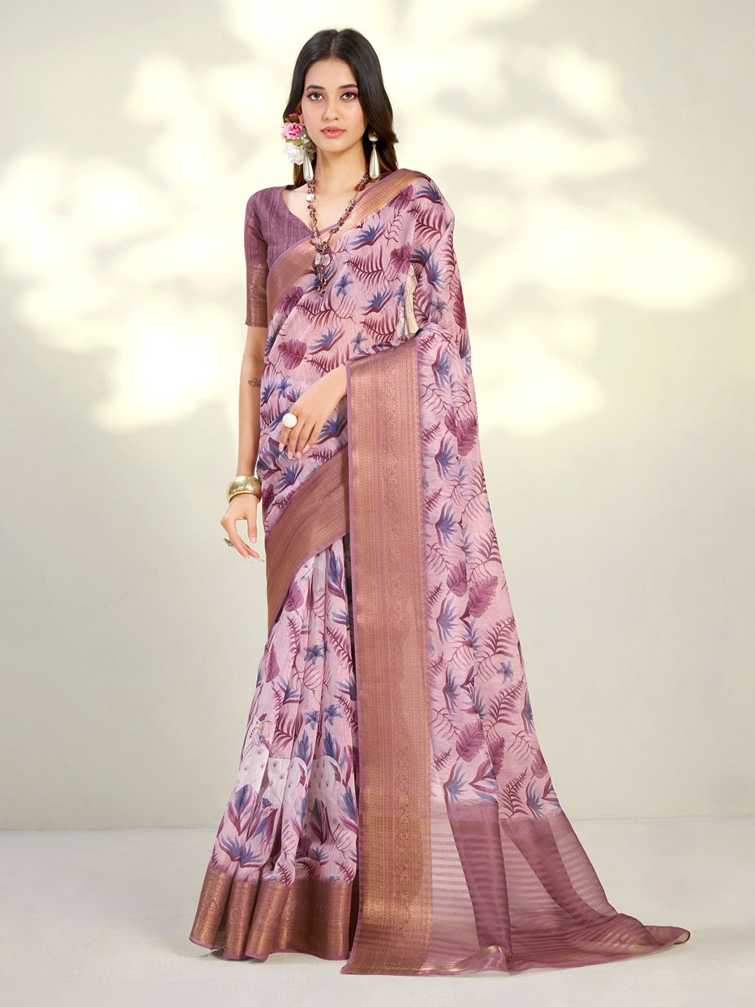 

Dori Floral Printed Zari Detailed Saree, Pink
